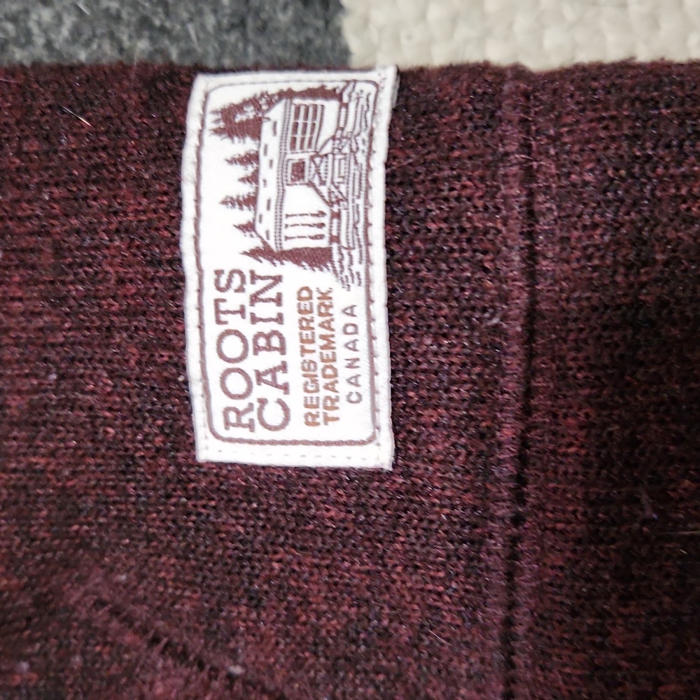Roots Canada Cabin Embroidered Pullover Hoodie Sweater Burgendy, Black And White - Picture 3 of 7